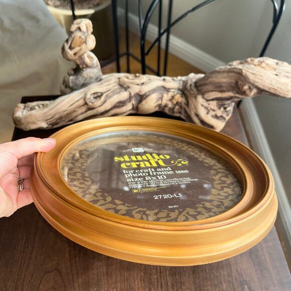 NOS studio craft Vintage oval frame wood look gold vintage plastic 8 x 10 inch - Picture 7 of 10